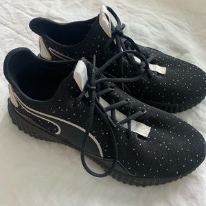 Black platform shoe Puma size W 8